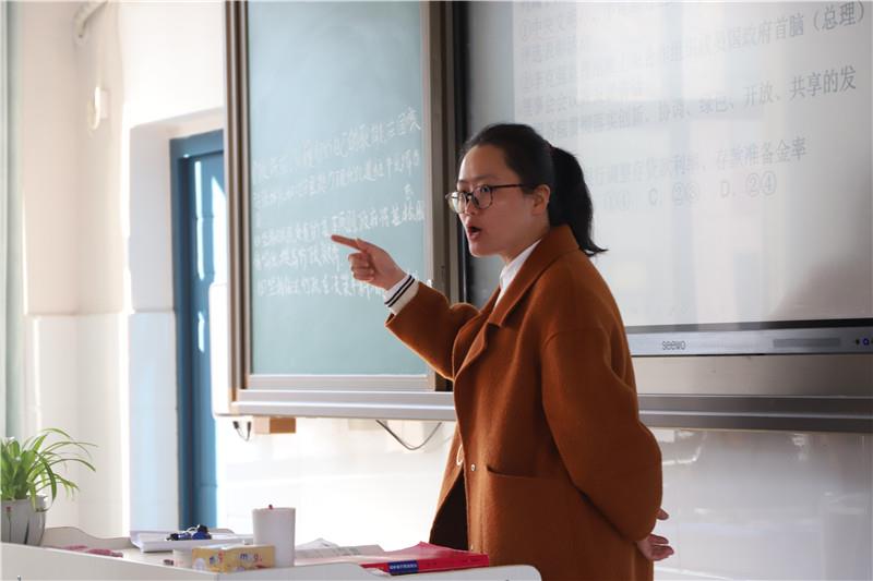 堅(jiān)定信仰，立德樹(shù)人